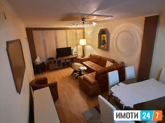 Се продава трособен стан 60м2Хром