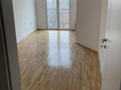 Se izdavaat stanovi 70m2Taftalidze Praska