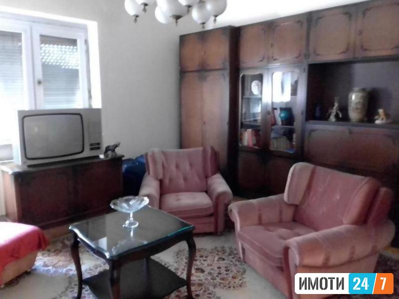 Се продава одличен стан 73м2Центар  деловен 