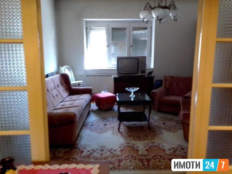 Се продава одличен стан 73м2Центар  деловен 