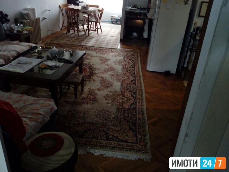 Се продава четворособен стан 79м1Рузвелтова