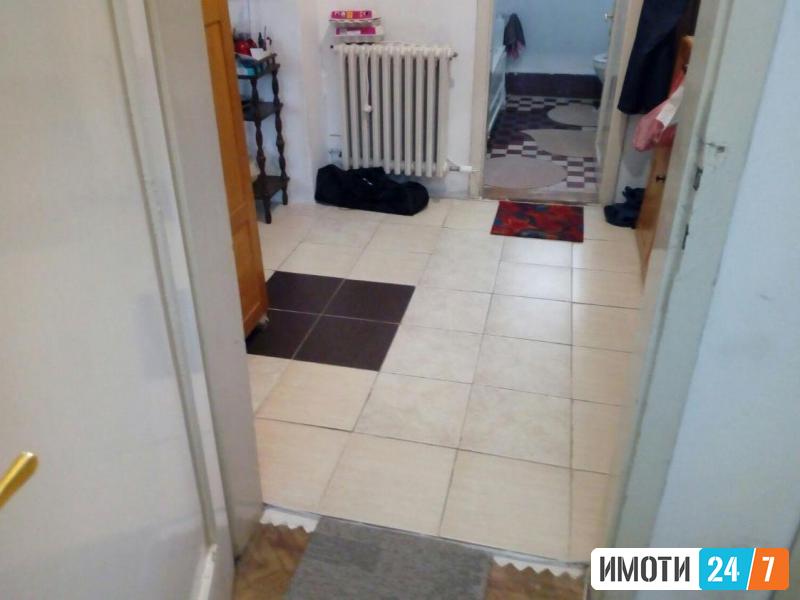 Се продава четворособен стан 79м1Рузвелтова