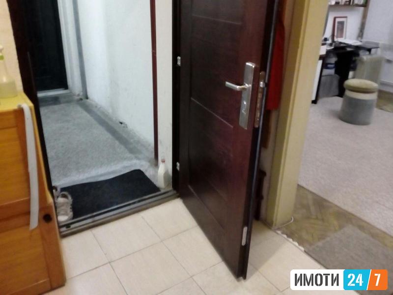 Се продава четворособен стан 79м1Рузвелтова