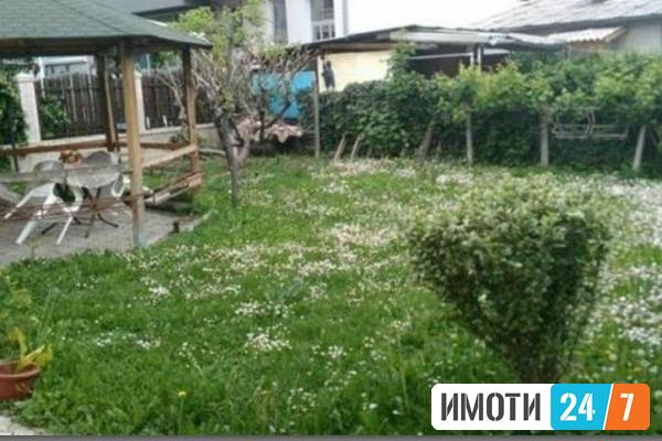 Се продава барака 64м2Влае