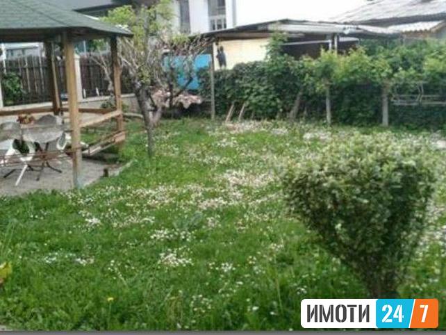 Се продава барака 64м2Влае