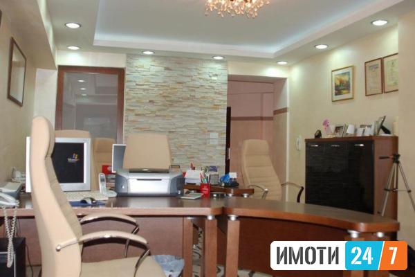 Се изнајмува деловен простор 140м2канцеларии -Центар