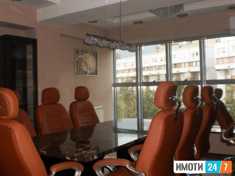 Се изнајмува деловен простор 140м2канцеларии -Центар