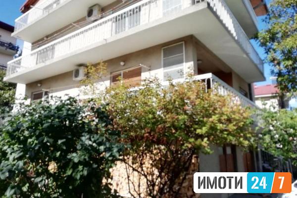Се продава стан 93м2 со дворЦрниче
