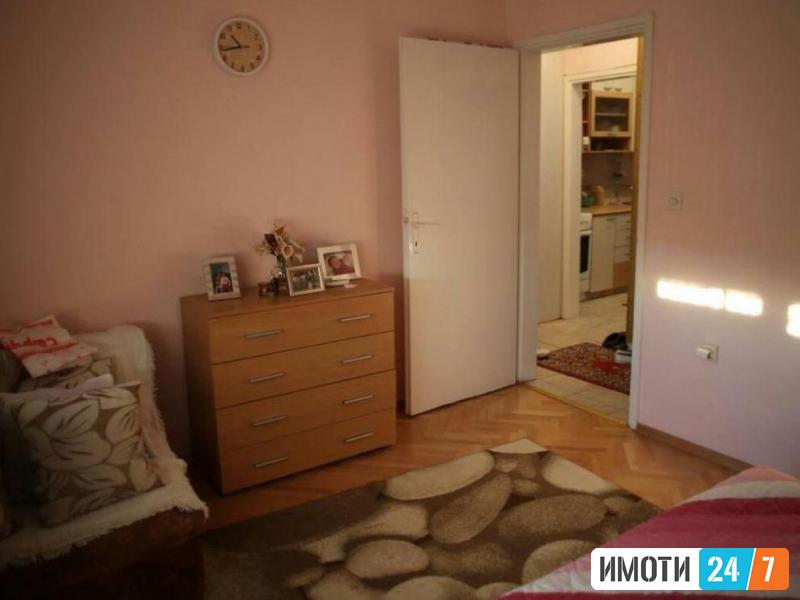 Се продава трособен стан 56м2Хиподром ПОВОЛНО