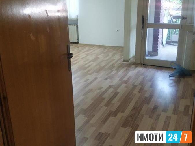 Се издава празен стан 70м2Капиштец  Деловен 