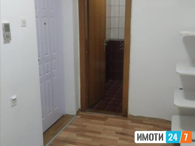 Се издава празен стан 70м2Капиштец  Деловен 