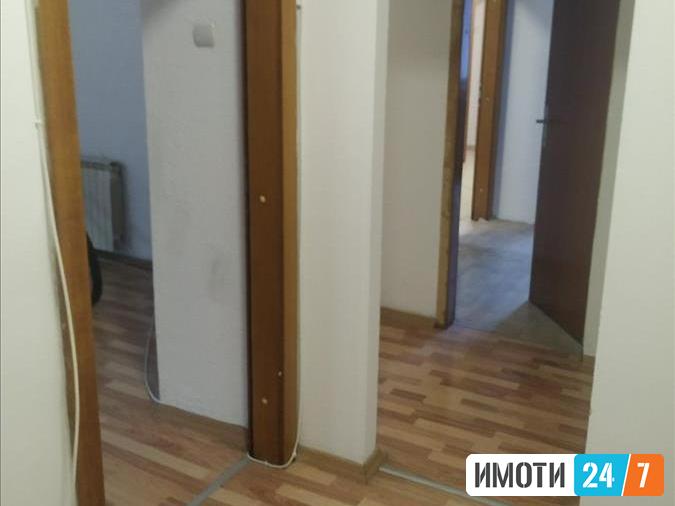 Се издава празен стан 70м2Капиштец  Деловен 