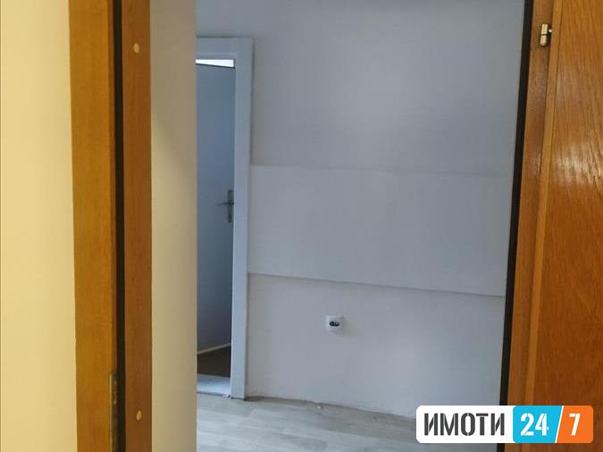 Се издава празен стан 70м2Капиштец  Деловен 