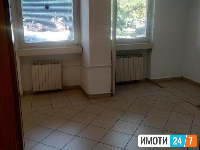 Се издава празен стан 70м2Капиштец  Деловен 