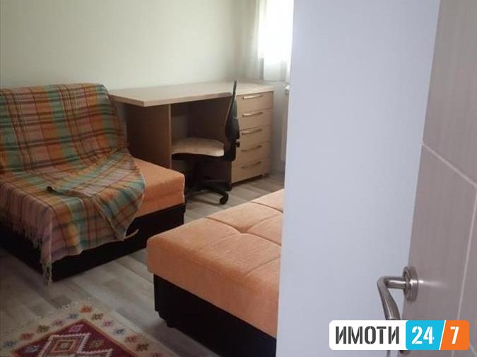 Се издава трособен наместен станАвтокоманда