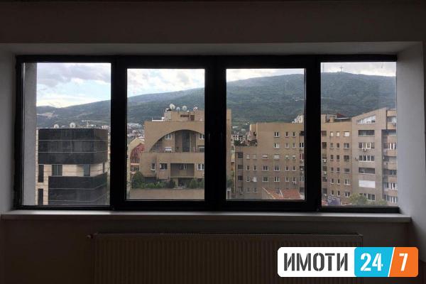 Се издава трособен празен станЦентар