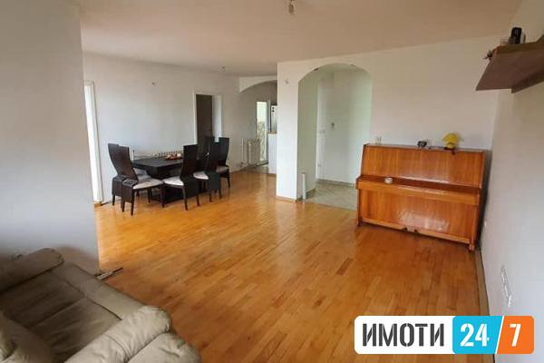 Се продава трособен стан 66м2Аеродром