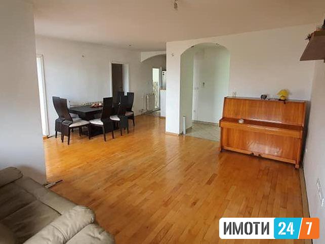 Се продава трособен стан 66м2Аеродром