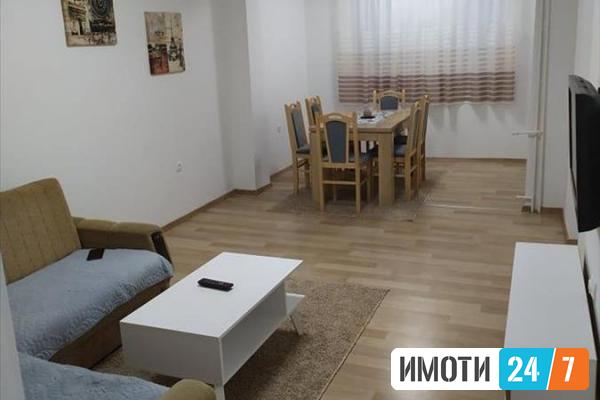 Се издава трособен наместен станРузвелтова