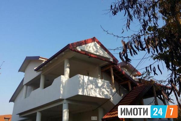 Се продава самостојна двосемјна куќа 240м2Влае