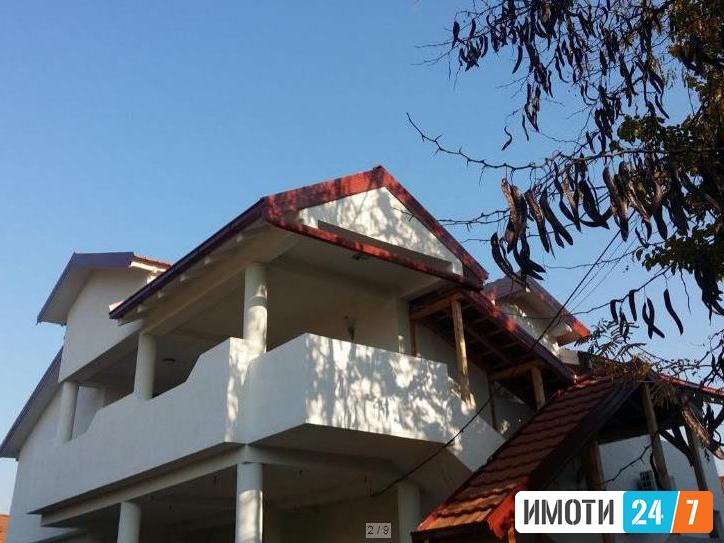Се продава самостојна двосемјна куќа 240м2Влае