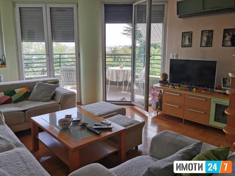 Се продава луксузен дуплекс 82м2Црниче