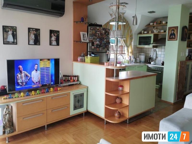 Се продава луксузен дуплекс 82м2Црниче