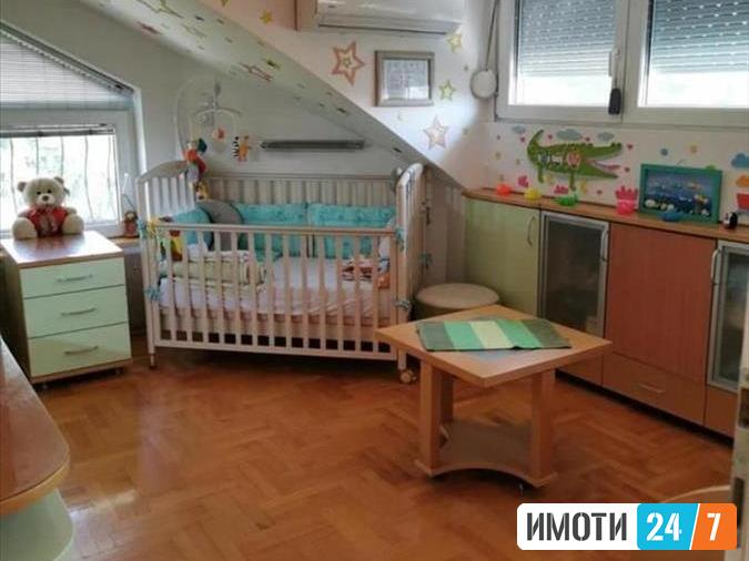 Се продава луксузен дуплекс 82м2Црниче