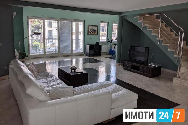 Се продава двосемејна куќа 255м2Козле