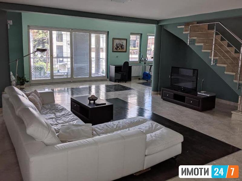 Се продава двосемејна куќа 255м2Козле