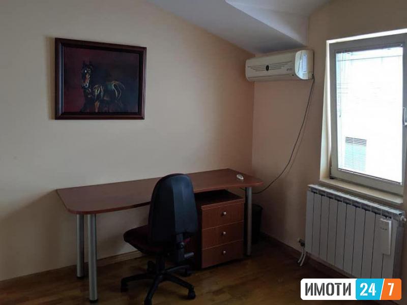 Се продава двосемејна куќа 255м2Козле