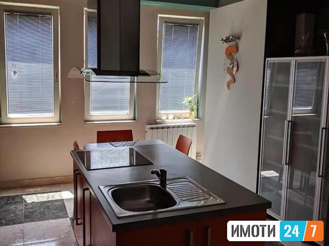 Се продава двосемејна куќа 255м2Козле