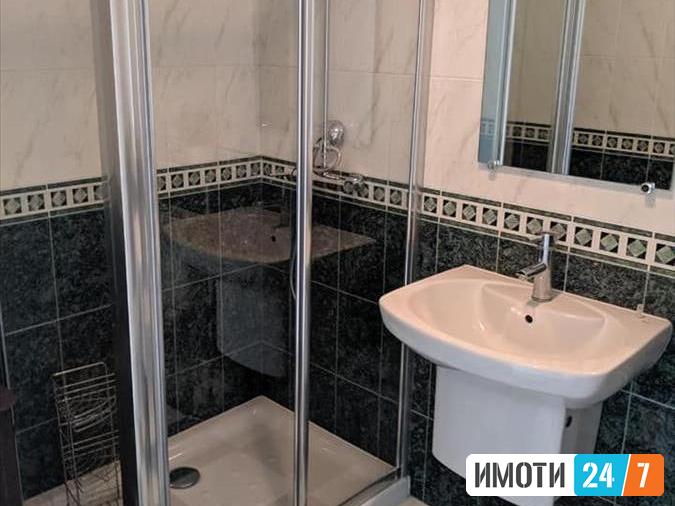 Се продава двосемејна куќа 255м2Козле