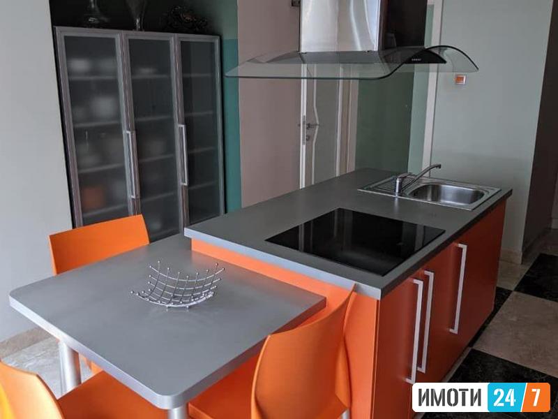 Се продава двосемејна куќа 255м2Козле