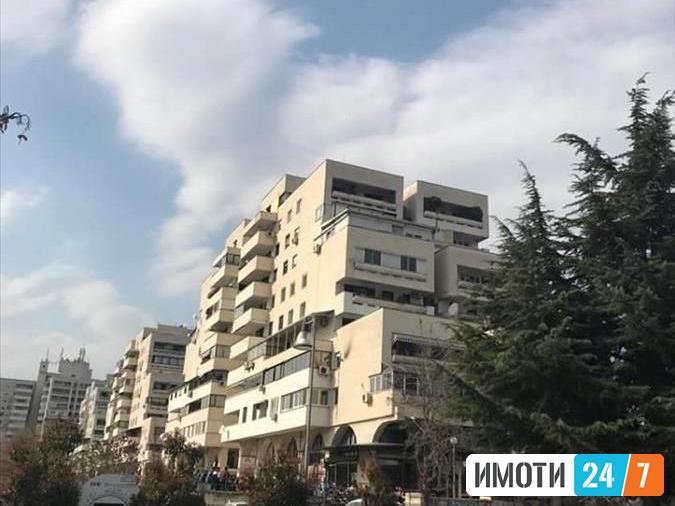 Се продава трособен стан 96м2Порта Влаеможе и за деловен