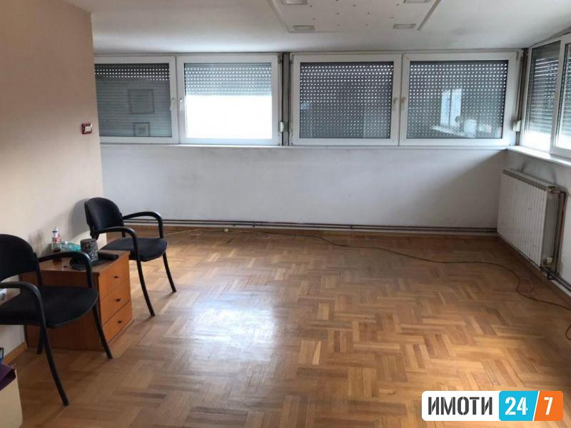 Се продава трособен стан 96м2Порта Влаеможе и за деловен