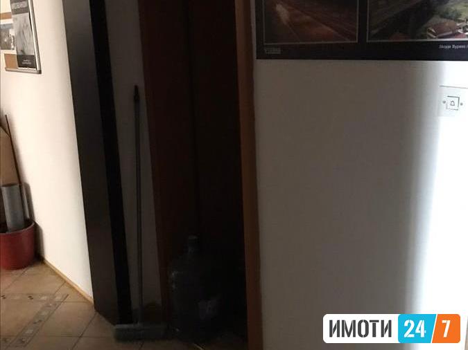 Се продава трособен стан 96м2Порта Влаеможе и за деловен