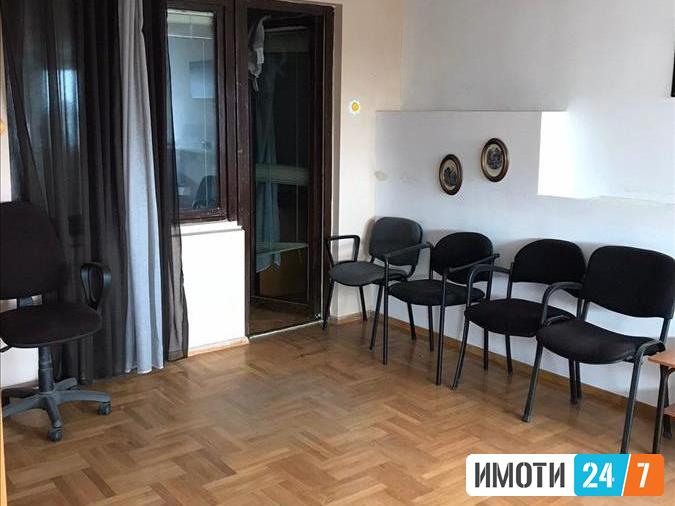 Се продава трособен стан 96м2Порта Влаеможе и за деловен