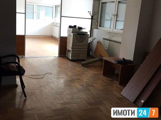 Се продава трособен стан 96м2Порта Влаеможе и за деловен