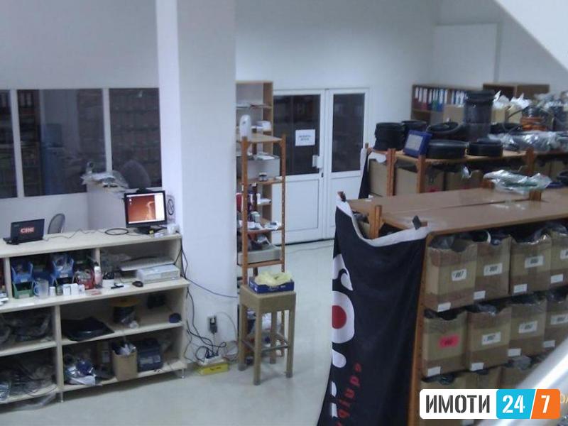 Се продава деловен простор 412m2 канцеларии и магацин