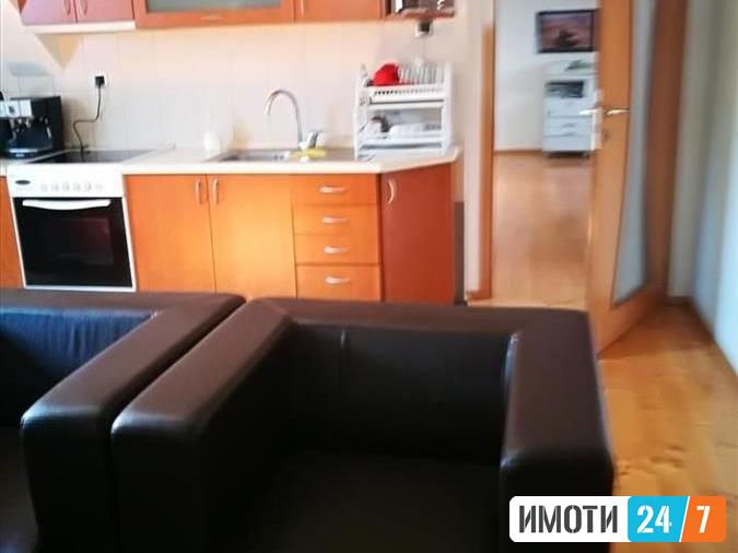 Се продава деловен простор 412m2 канцеларии и магацин