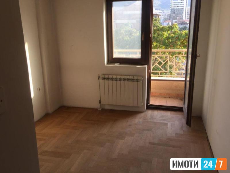 Се продава стан 66м2 на одлична локација Центар