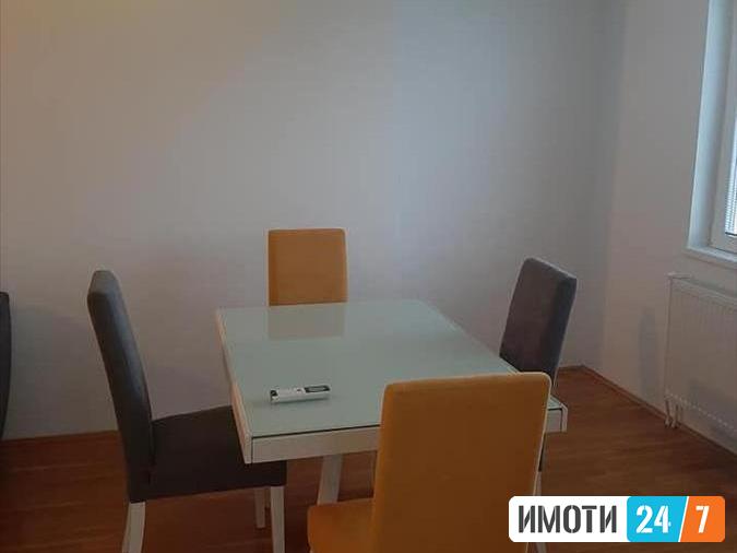 Се изнајмува трособен стан 62м2Центар