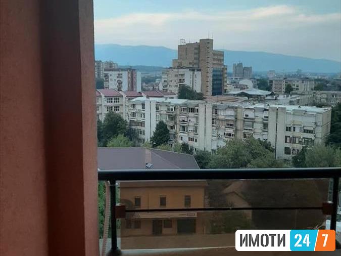 Се изнајмува трособен стан 62м2Центар