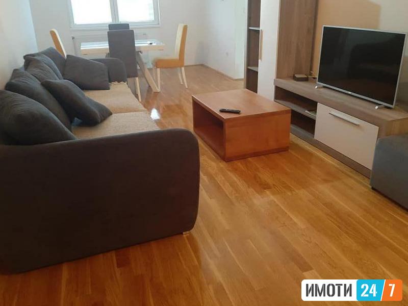 Се изнајмува трособен стан 62м2Центар