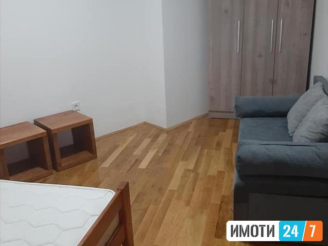 Се изнајмува трособен стан 62м2Центар