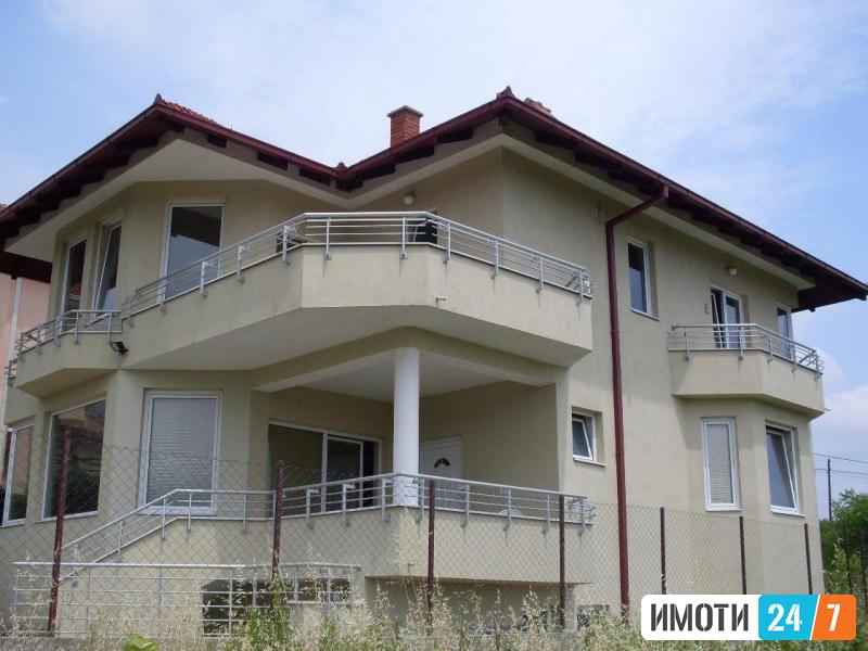 Се продава едносемјна куќа 200м2Припор