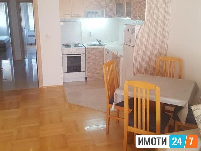Се издава трособен стан 74м2Центар