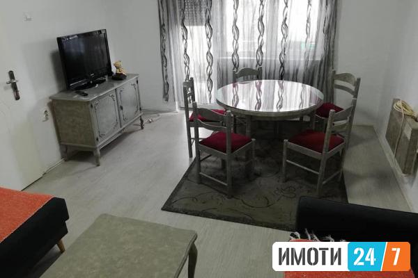 Се издава трособен стан 65м2до Универзална