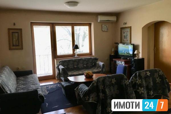 Се продава трособен стан 83м2Мичурин